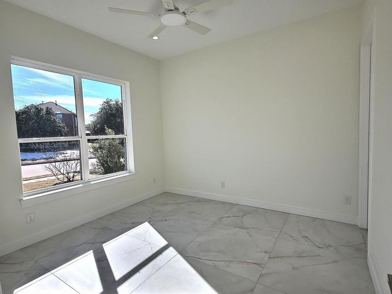 Empty room featuring ceiling fan