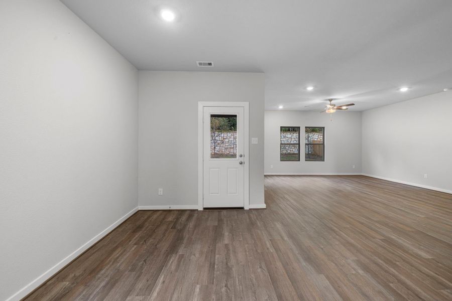 Spacious, unfurnished interior of a new home in Westridge Cove, Conroe (Image 27).