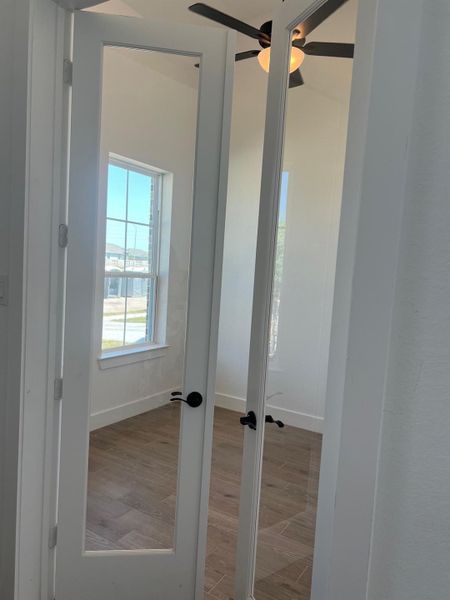 Spacious, unfurnished interior of a new home in Wood Leaf Reserve, Tomball (Image 11).