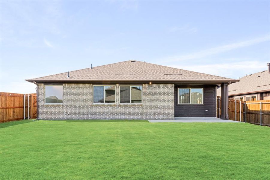 Exterior details and patio area of a home in Bear Creek Elements, Lavon (Image 26).