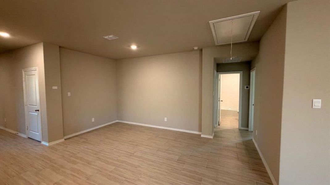 Spacious, unfurnished interior of a new home in Rosewood at Beltmill, Fort Worth (Image 10).