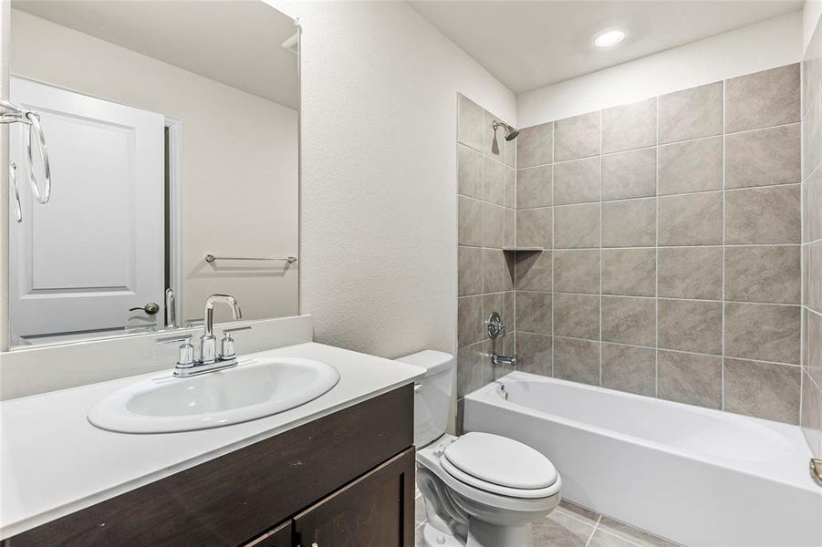 Furnished interior view inside a new home in Stratton Place, Greenville (Image 7).