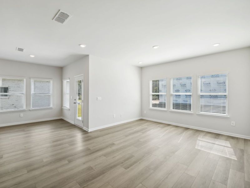Spacious, unfurnished interior of a new home in Martin Springs - Estate Series, Lawrenceville (Image 21).