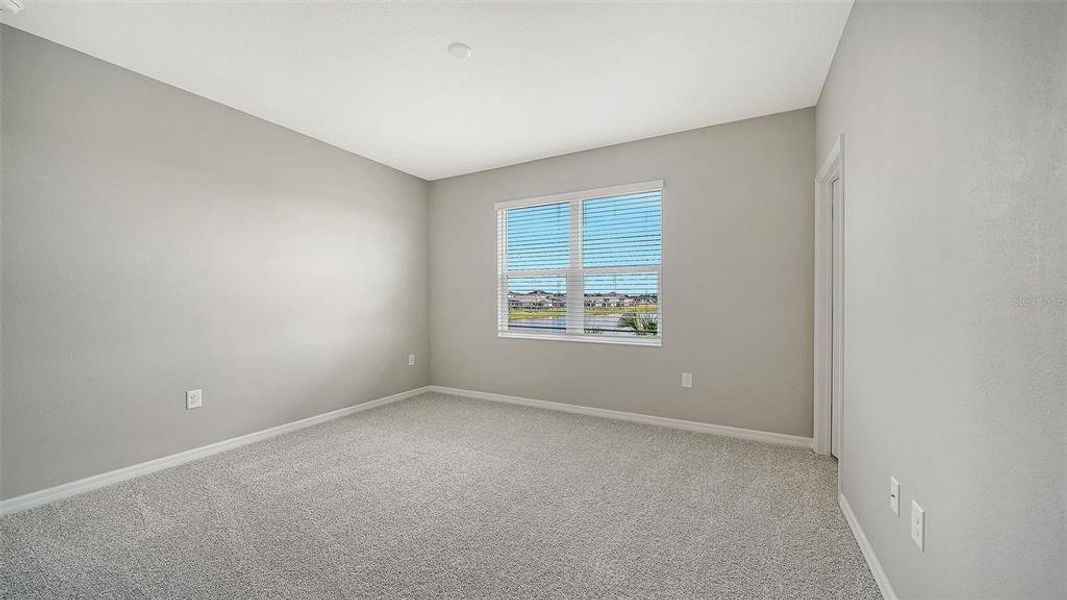 Spacious, unfurnished interior of a new home in , Sarasota (Image 23).