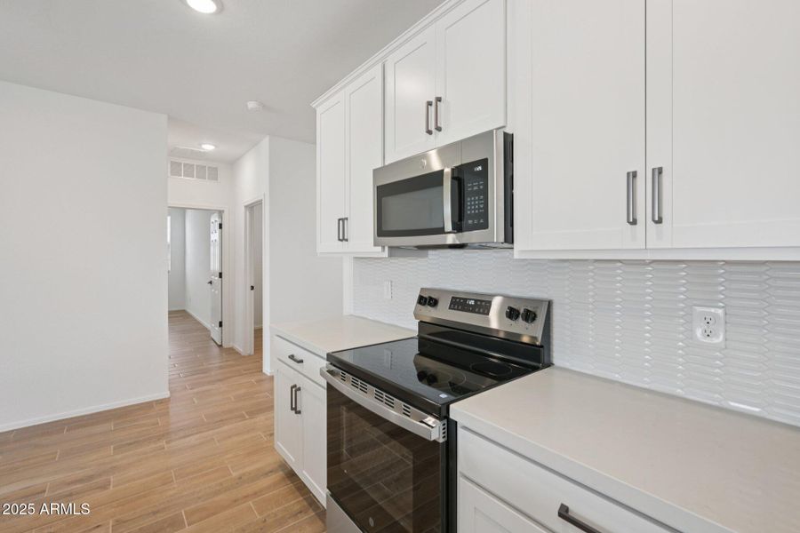 13-web-or-mls-W Bowker St-S2607-013