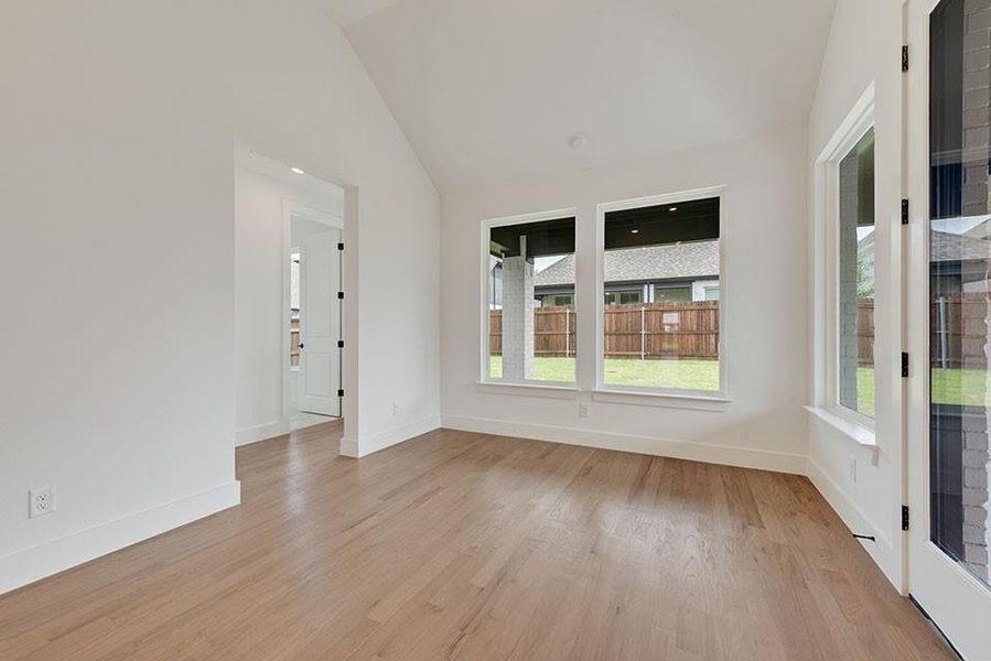 Spacious, unfurnished interior of a new home in Tavolo Park, Fort Worth (Image 19).