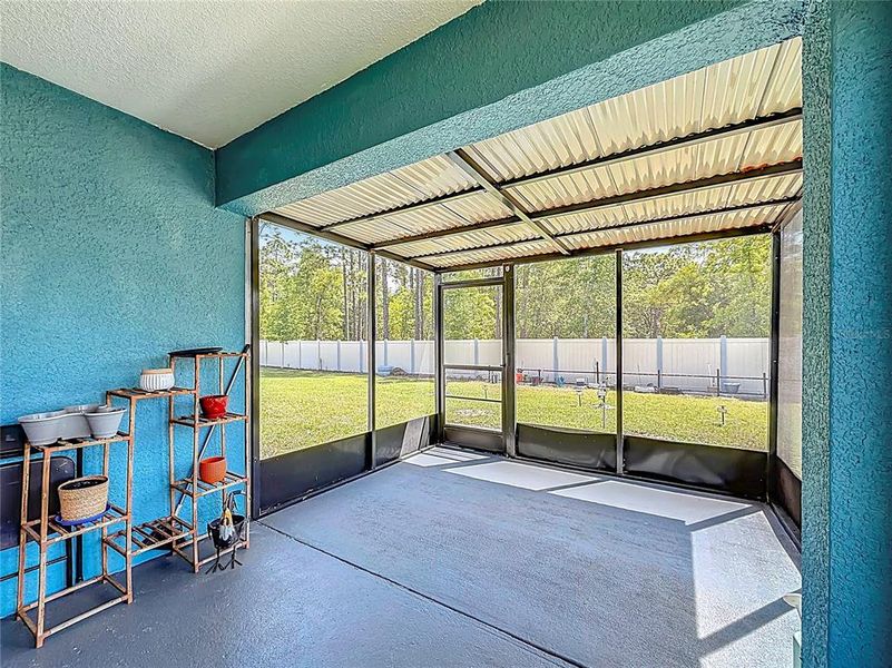 Exterior details and patio area of a home in Huntington Ridge, Ocala (Image 24).