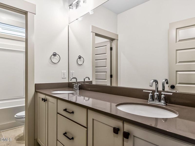 026-1280x960-bathroom