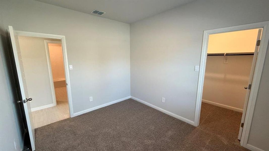 Spacious, unfurnished interior of a new home in Saratoga, Granbury (Image 20). Spacious, unfurnished interior of a new home in Saratoga, Granbury (Image 20).