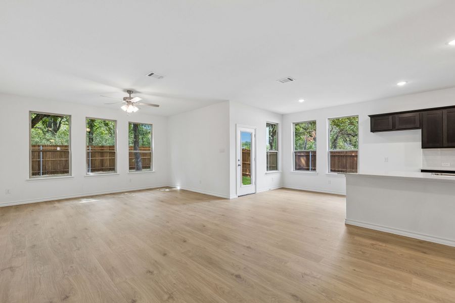Spacious, unfurnished interior of a new home in Eagle Cove, Denton (Image 19).