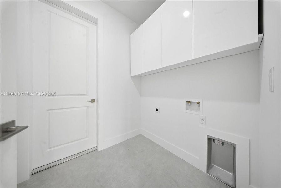 Spacious, unfurnished interior of a new home in , Lehigh Acres (Image 26).