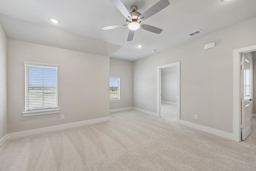 Spacious, unfurnished interior of a new home in Painted Tree Woodland West, McKinney (Image 24).