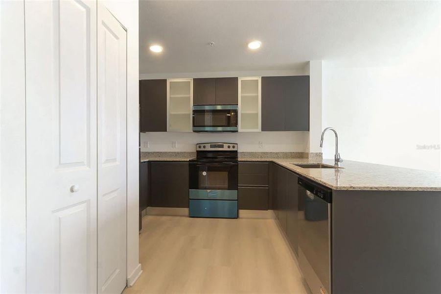Furnished interior view inside a new home in , Orlando (Image 6).
