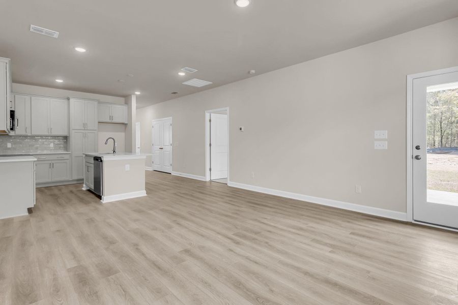 Spacious, unfurnished interior of a new home in , Ravenel (Image 15).