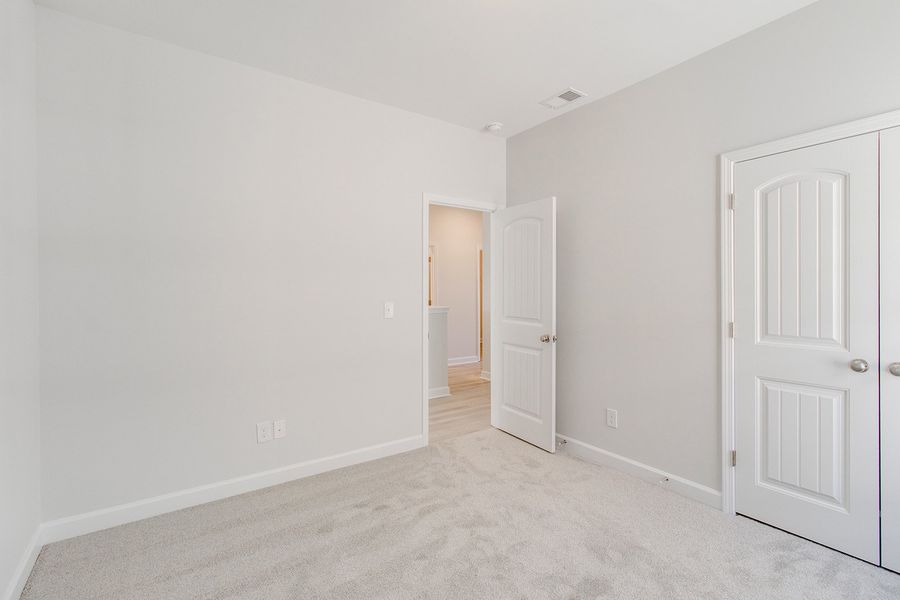 Spacious, unfurnished interior of a new home in Hendrix Farms, Lexington (Image 37).