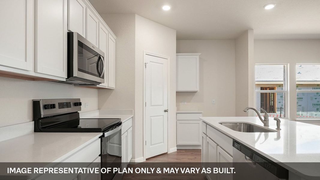 Representative furnished interior of a home built from the The Quincy by D.R. Horton in Thunder Rock, Marble Falls (Image 7).