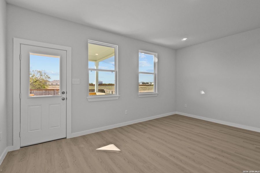 Spacious, unfurnished interior of a new home in Cinco Lakes, San Antonio (Image 28).