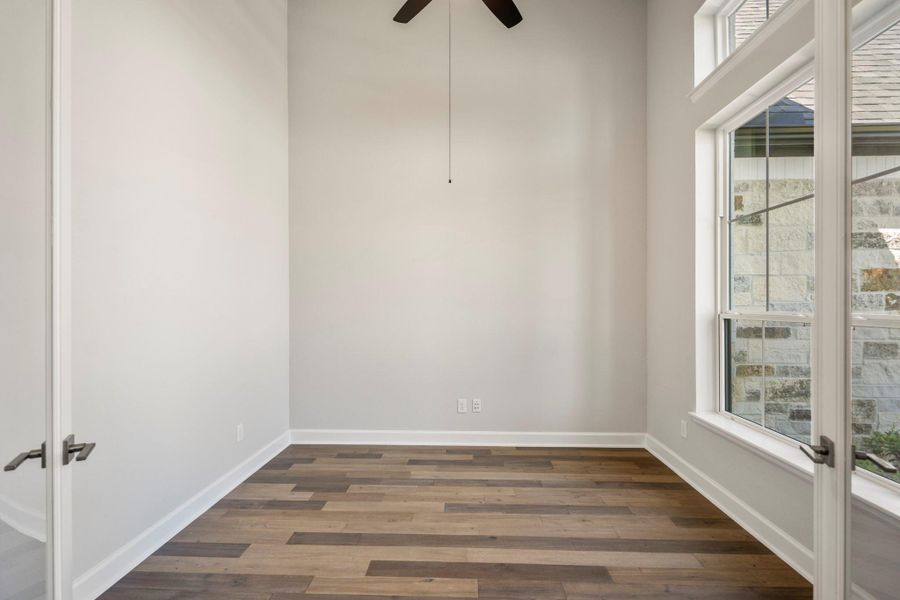 Spacious, unfurnished interior of a new home in Sienna 70' Lots, Missouri City (Image 22). Spacious, unfurnished interior of a new home in Sienna 70' Lots, Missouri City (Image 22).