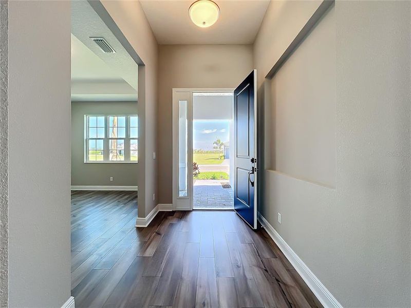 Spacious, unfurnished interior of a new home in Watercolor Place, Bradenton (Image 46).