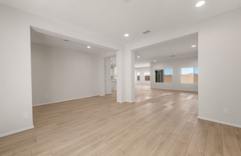 Spacious, unfurnished interior of a new home in Parkside at Anthem at Merrill Ranch, Florence (Image 22).
