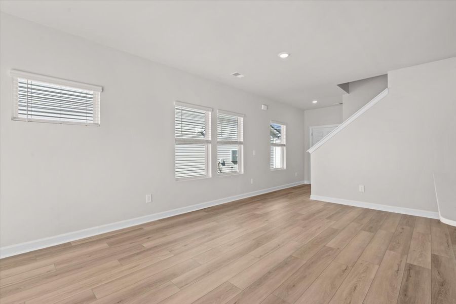 Spacious, unfurnished interior of a new home in Creek Ridge - Heritage Collection, Spartanburg (Image 11).