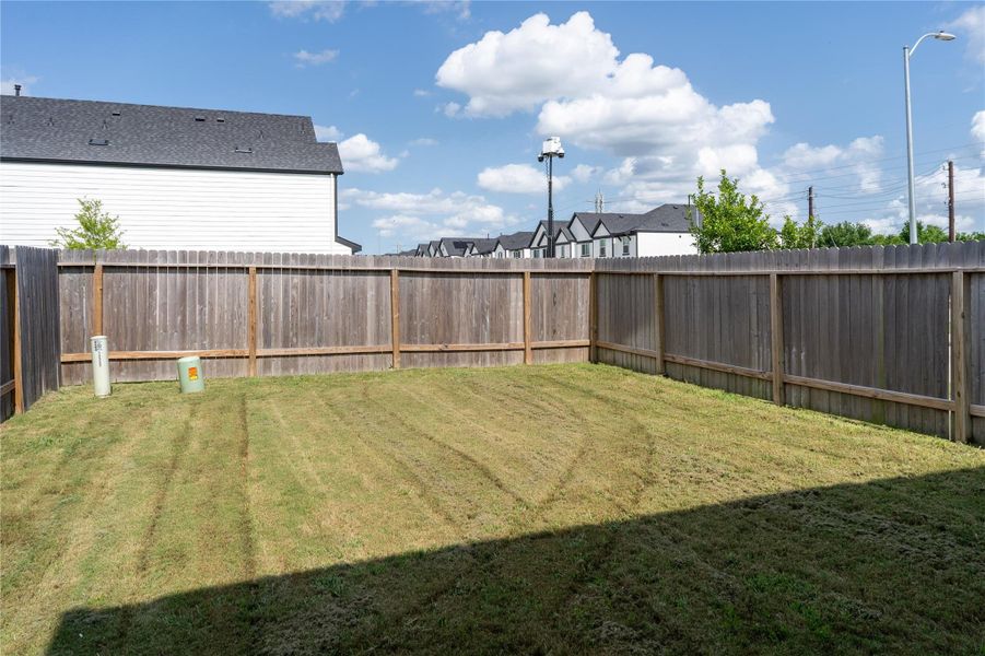 Exterior details and patio area of a home in City Gate, Houston (Image 4).