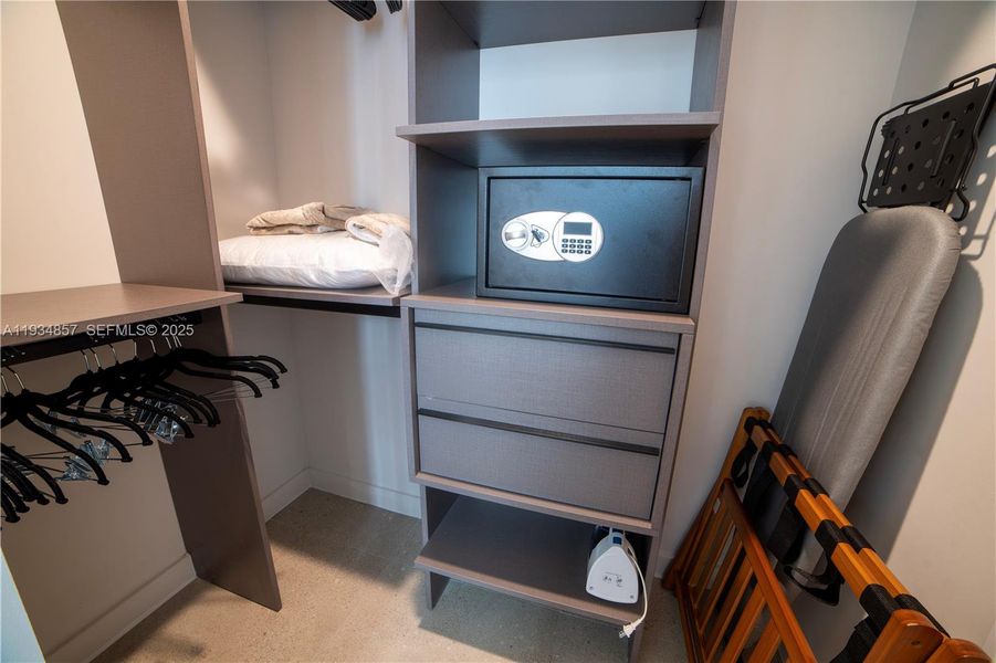 Image 47 of a home in .