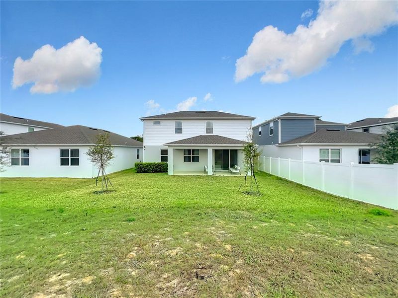 Exterior details and patio area of a home in Summerlake Reserve, Winter Garden (Image 26).