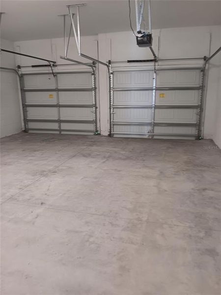 Spacious, unfurnished interior of a new home in , Orlando (Image 13).