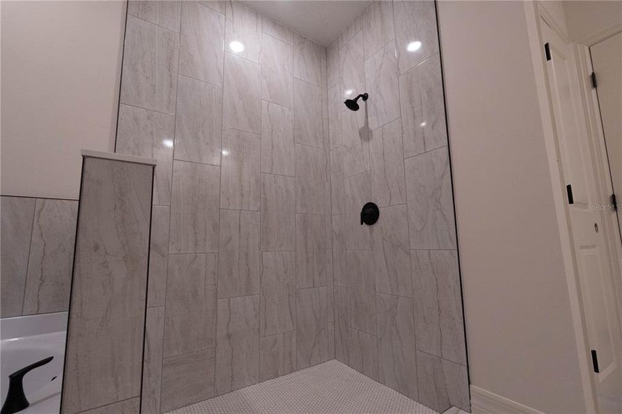 Close-up of interior finishes inside a home in , Tavares (Image 21).