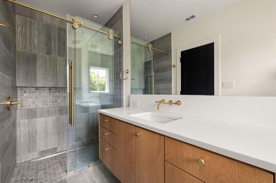 Furnished interior view inside a new home in , Dallas (Image 10).