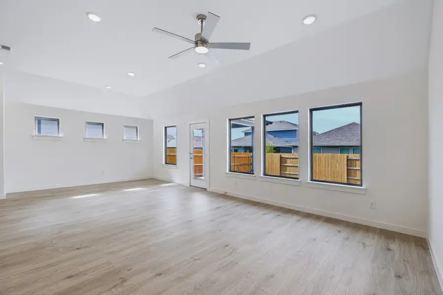 Spacious, unfurnished interior of a new home in Prairie Winds, Hutto (Image 16).