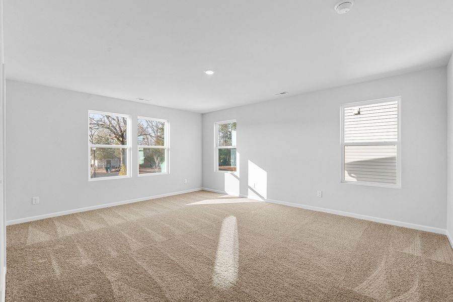 Spacious, unfurnished interior of a new home in Hanes Lake, Winston-Salem (Image 28).
