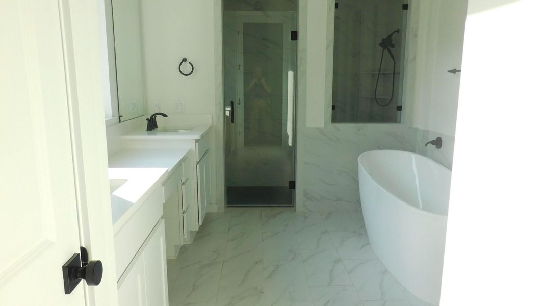 Primary Bath with Soaking Tub, Double Sinks and Walk-in Shower