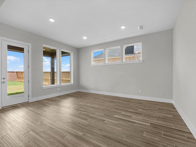 Spacious, unfurnished interior of a new home in Dunham Pointe, Cypress (Image 14).