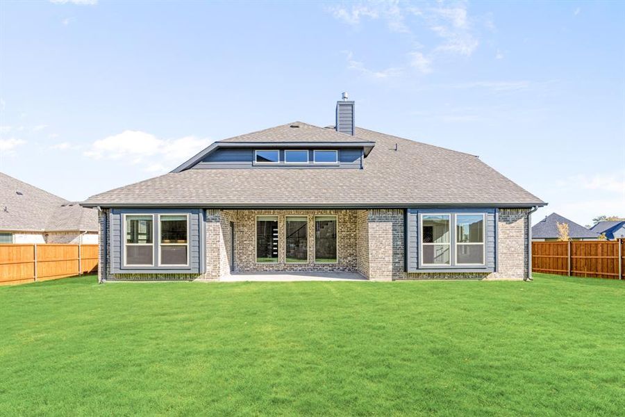 Exterior details and patio area of a home in Rockwood 90, Mansfield (Image 20).