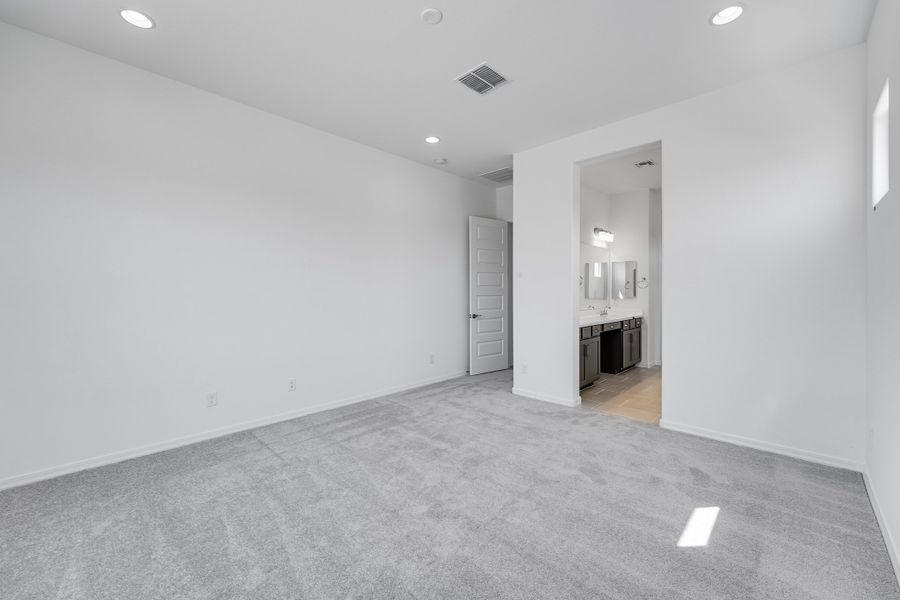 Spacious, unfurnished interior of a new home in Combs Ranch, San Tan Valley (Image 22).