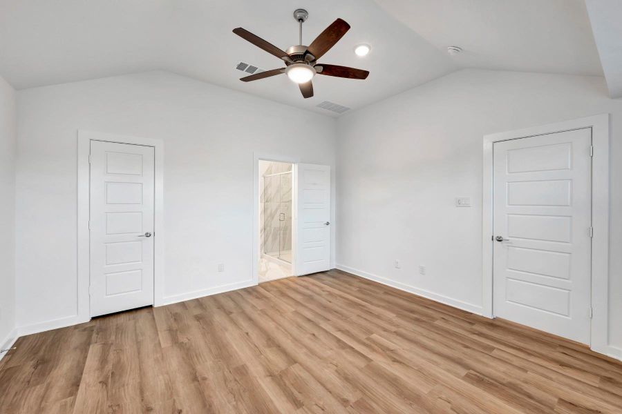 Spacious, unfurnished interior of a new home in Summerview, Fulshear (Image 25).