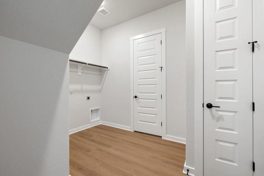 Spacious, unfurnished interior of a new home in Lariat, Liberty Hill (Image 34).