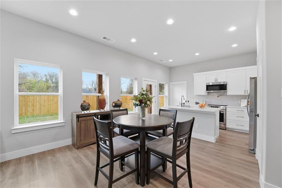 Furnished interior view inside a new home in , Waxahachie (Image 27). Furnished interior view inside a new home in , Waxahachie (Image 27).