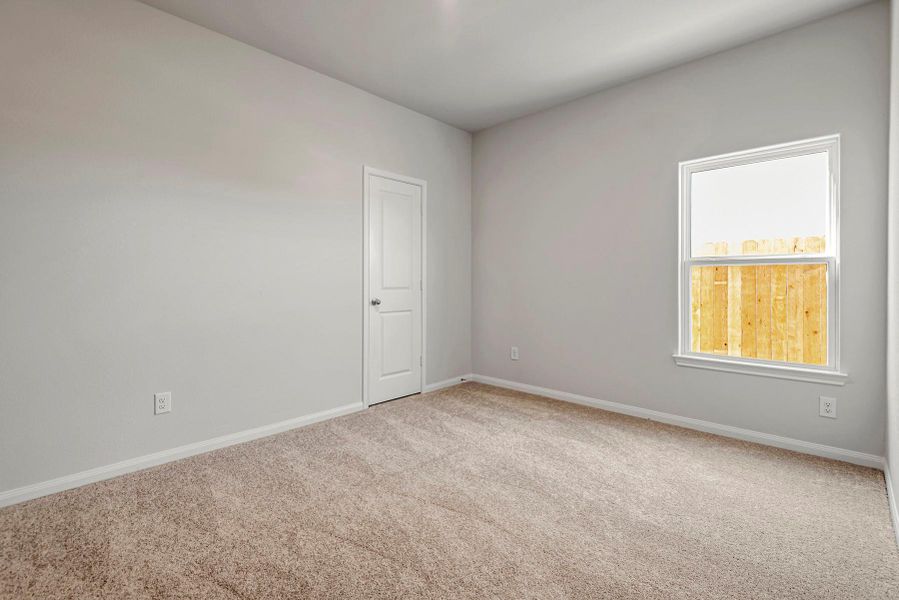 Spacious, unfurnished interior of a new home in Wayside Village, Houston (Image 11).