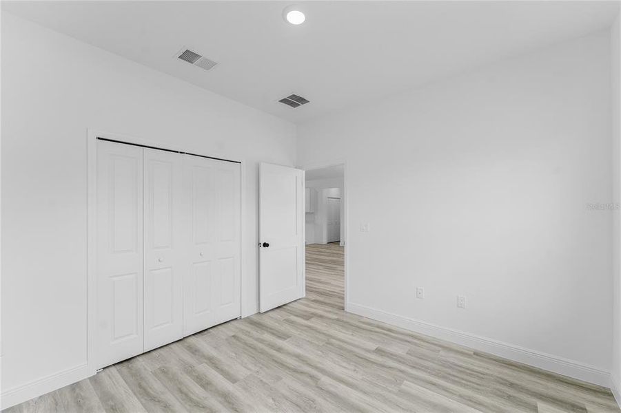 Spacious, unfurnished interior of a new home in , Ocala (Image 9).