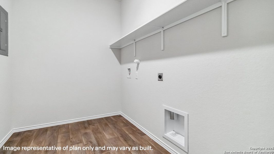 Spacious, unfurnished interior of a new home in Stonehill, San Antonio (Image 15). Spacious, unfurnished interior of a new home in Stonehill, San Antonio (Image 15).