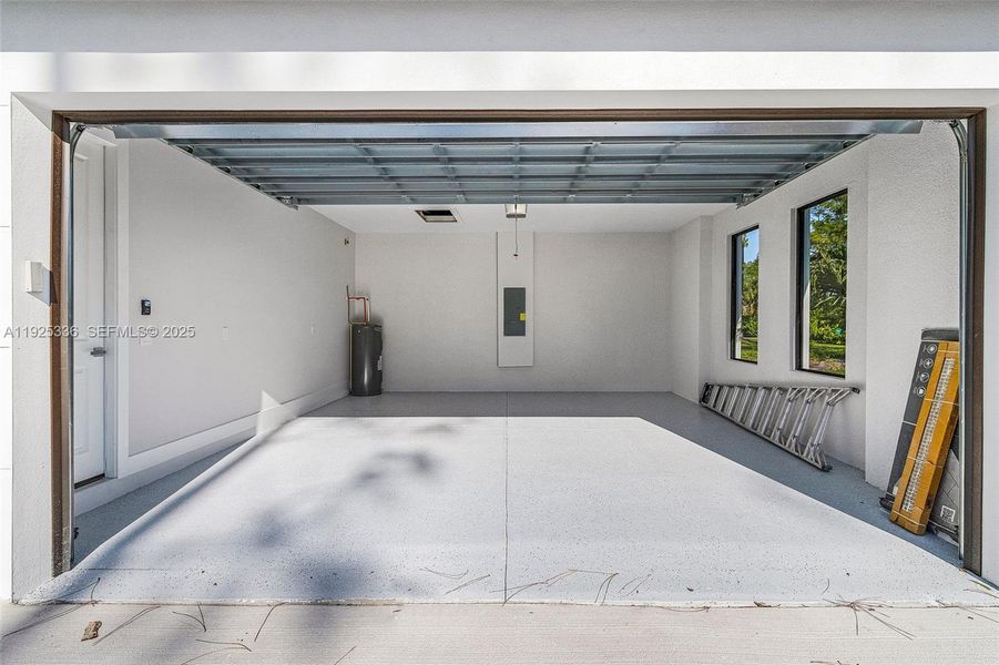 Exterior details and patio area of a home in , Naples (Image 15).