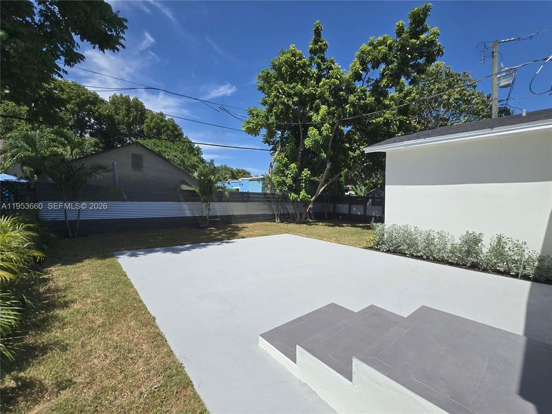 Exterior details and patio area of a home in , Miami (Image 27).