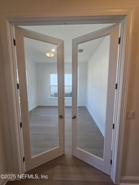 Spacious, unfurnished interior of a new home in , St. Johns (Image 23).