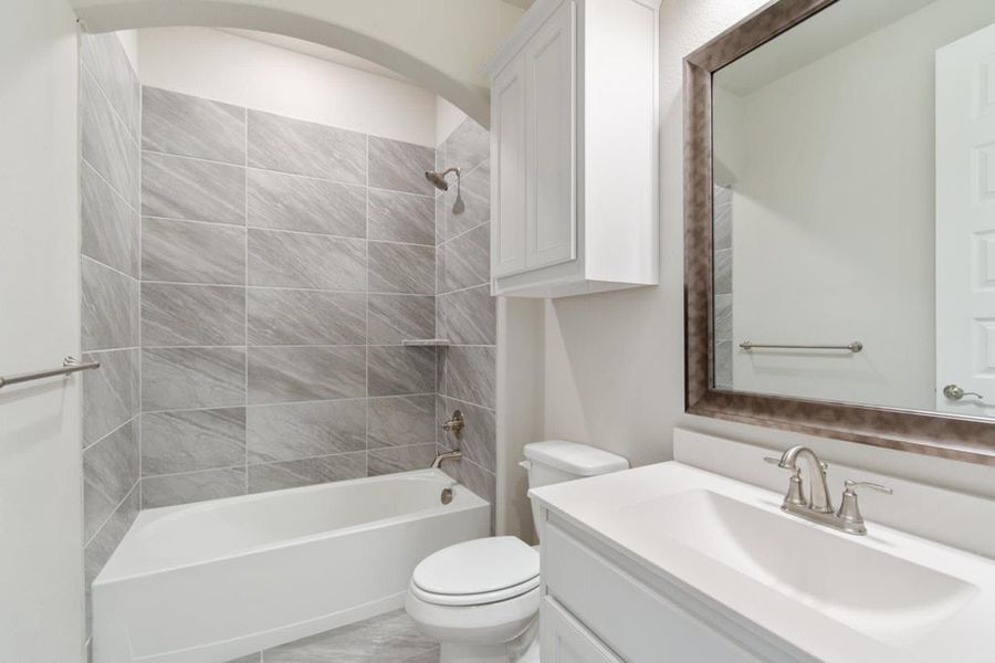 Bathroom | Concept 2797 at Hidden Creek Estates in Van Alstyne, TX by Landsea Homes