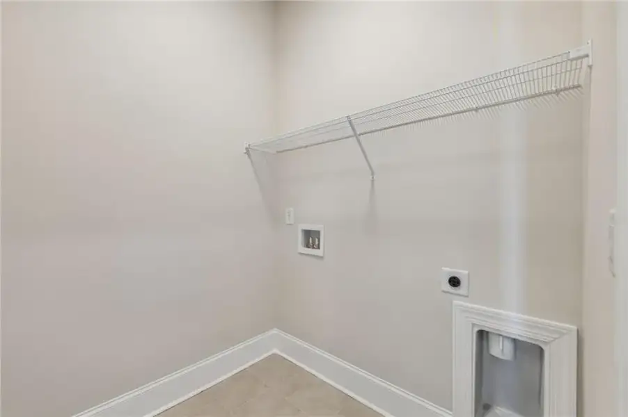 Spacious, unfurnished interior of a new home in Aberdeen, Hoschton (Image 41).