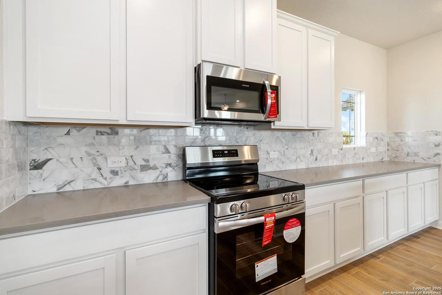Furnished interior view inside a new home in Bonita Vista, Pleasanton (Image 11).