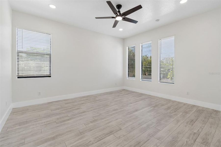 Spacious, unfurnished interior of a new home in , Tampa (Image 65).